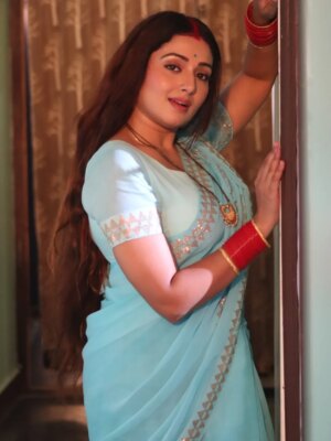 Mani Bhattacharya Instagram - Cheez Badi💕🧿
#actresslife #actress #actresshot #hindisongs #trending #manibhattacharya #blue #sareelove #manibhattachariya #bongbeauties #bonggirl