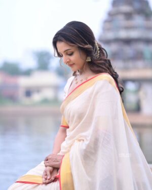 Manju Warrier Instagram - ❤️

@vijilsmakeover @styled_by_lichiee @vibeads_photography @bineeshchandra
