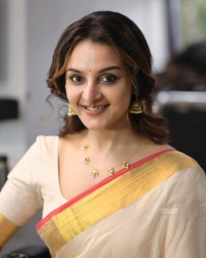 Manju Warrier Instagram - ❤️

@vijilsmakeover @styled_by_lichiee @vibeads_photography @bineeshchandra