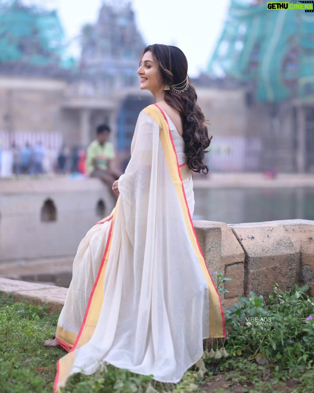 Manju Warrier - 745.4K Likes - ❤️

@vijilsmakeover @styled_by_lichiee @vibeads_photography @bineeshchandra