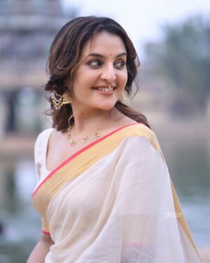 Manju Warrier Instagram - ❤️

@vijilsmakeover @styled_by_lichiee @vibeads_photography @bineeshchandra