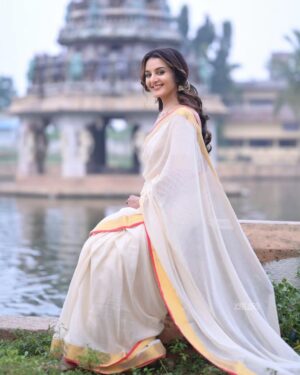 Manju Warrier Instagram - ❤️

@vijilsmakeover @styled_by_lichiee @vibeads_photography @bineeshchandra
