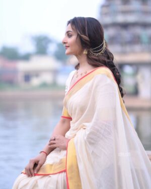 Manju Warrier Instagram - ❤️

@vijilsmakeover @styled_by_lichiee @vibeads_photography @bineeshchandra