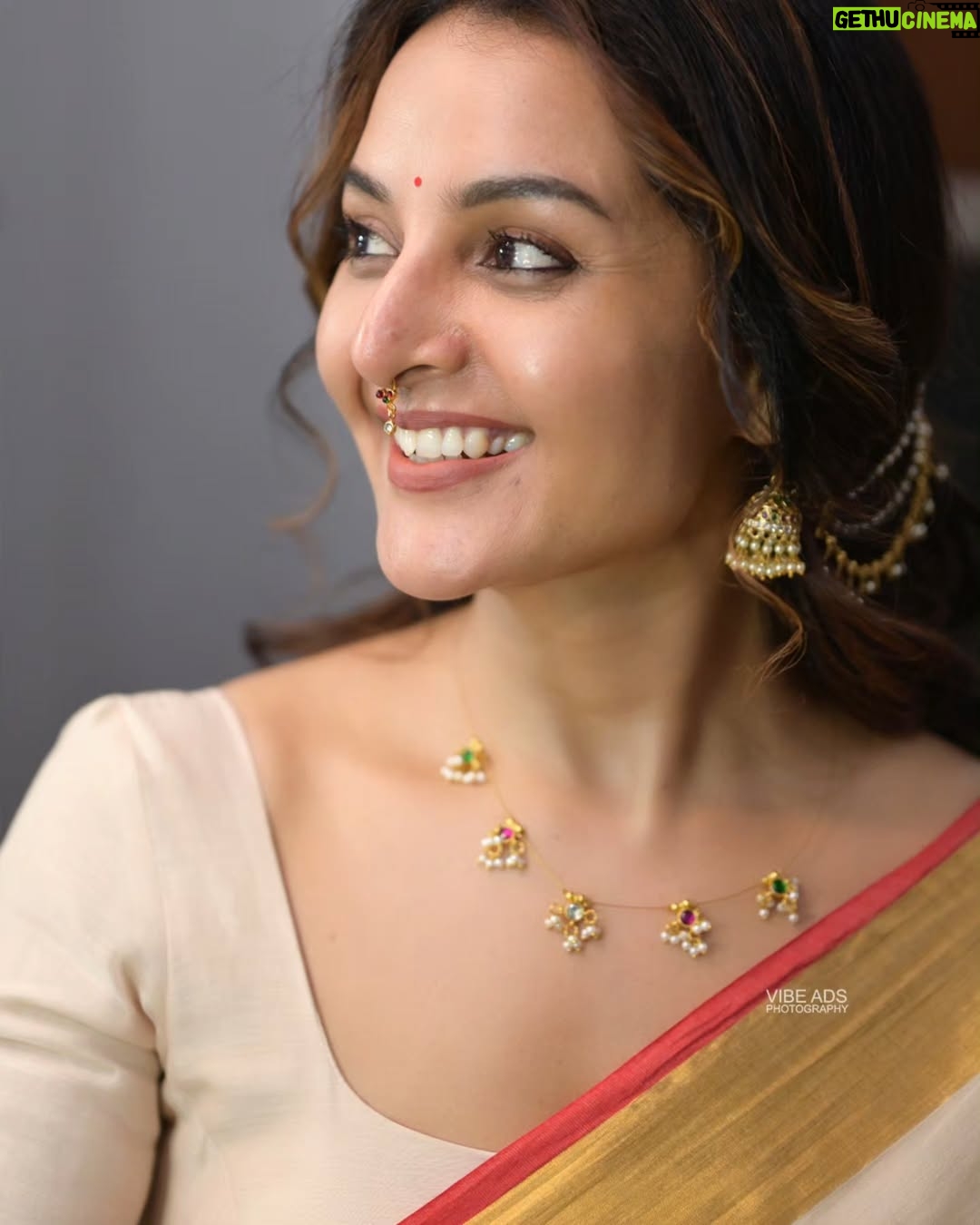 Manju Warrier - 745.4K Likes - ❤️

@vijilsmakeover @styled_by_lichiee @vibeads_photography @bineeshchandra