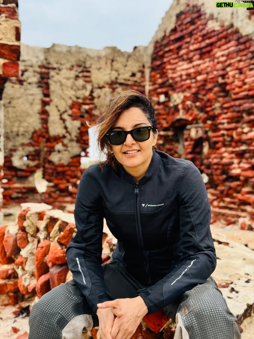 Manju Warrier - 597.1K Likes - What's meant for you, will find you ❤️

#travel #peace #love #dhanushkodi #rameswaram