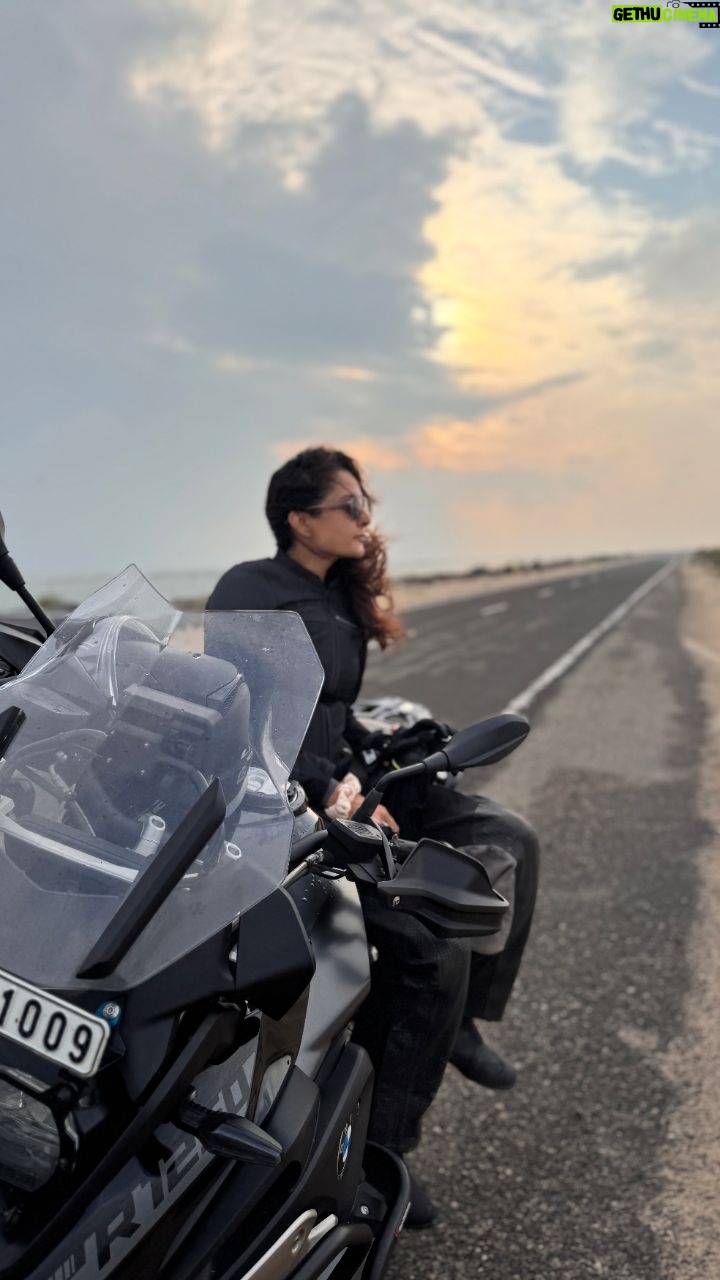 Manju Warrier - 811.1K Likes - Grateful for what was.
Grateful for what is.
Grateful for what will be. 
❤️

#happynewyear #grateful #travel #peace #dhanushkodi
