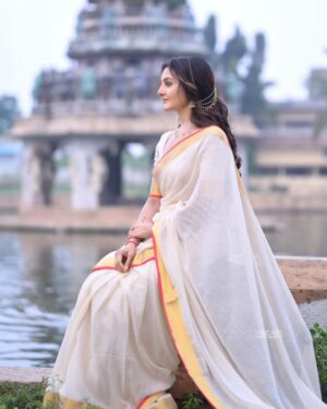 Manju Warrier Instagram - ❤️

@vijilsmakeover @styled_by_lichiee @vibeads_photography @bineeshchandra
