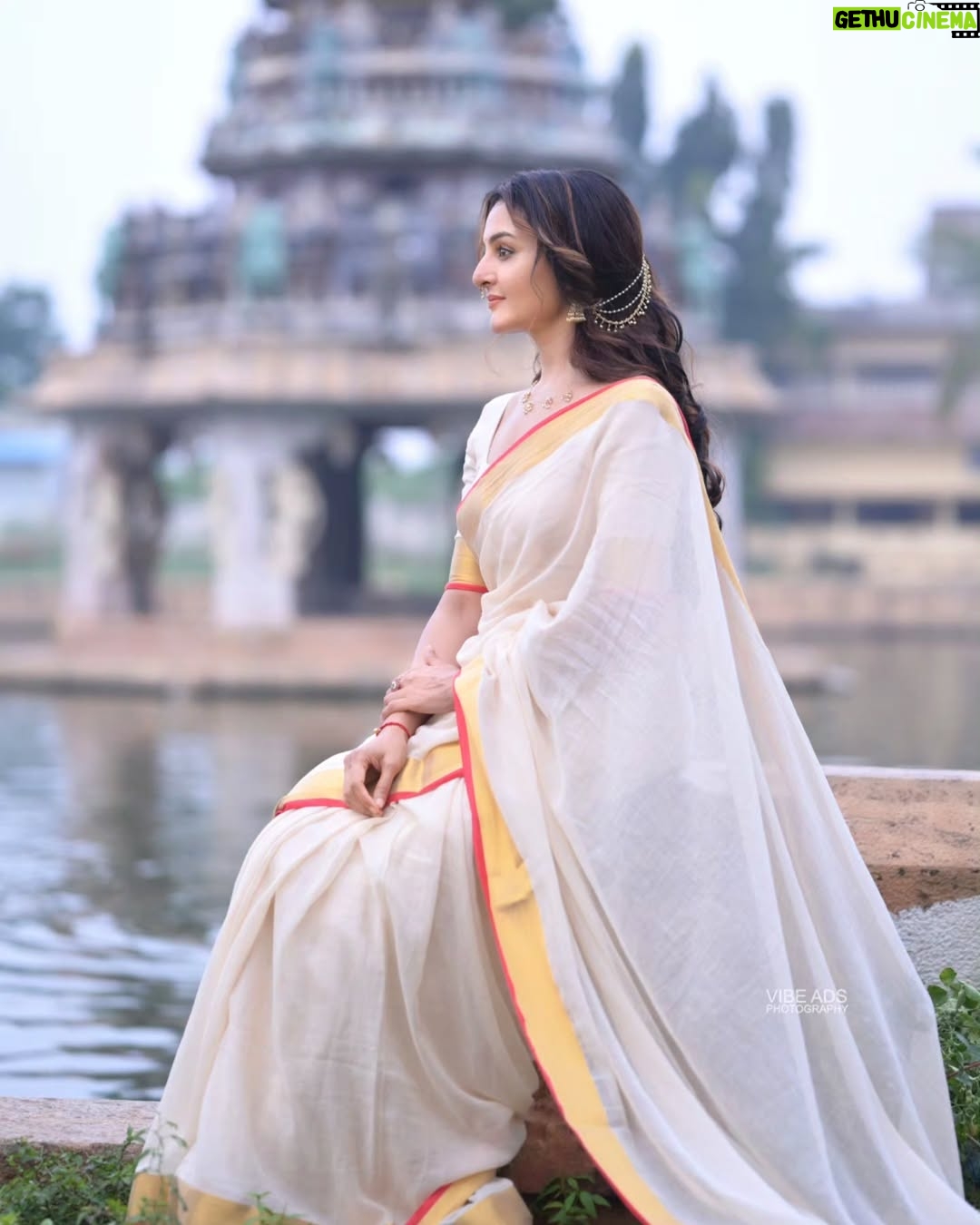 Manju Warrier - 745.4K Likes - ❤️

@vijilsmakeover @styled_by_lichiee @vibeads_photography @bineeshchandra