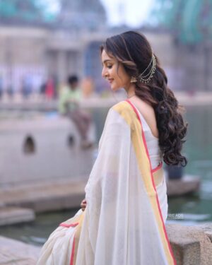 Manju Warrier Instagram - ❤️

@vijilsmakeover @styled_by_lichiee @vibeads_photography @bineeshchandra