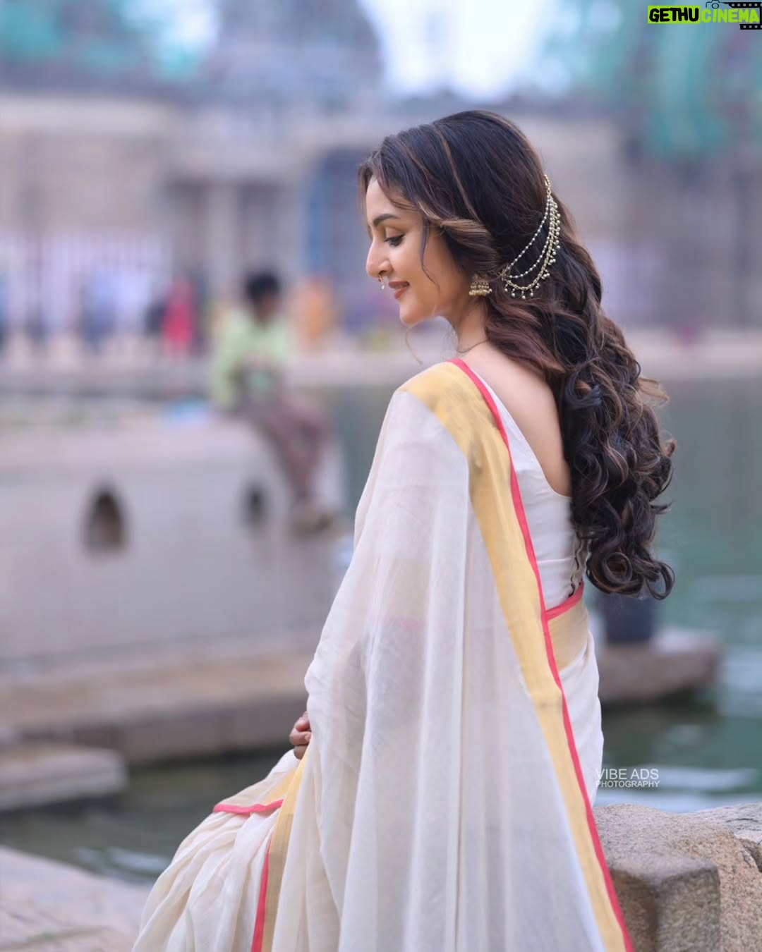 Manju Warrier - 745.4K Likes - ❤️

@vijilsmakeover @styled_by_lichiee @vibeads_photography @bineeshchandra