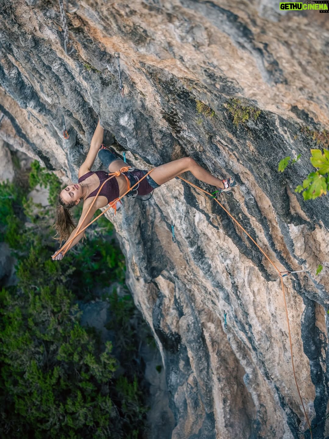 Margo Hayes - 15.4K Likes - GANJA TIME 8b  ☁️🩰🤍
my first in three years. what a beautiful feeling.🙈 not bad for a girl who’s never smoked a single thing. 🌬️🚭
climbing: 🆙high. lungs: still pure. 🫁🪽

.
📷 @javipec ✩
.
@petzl_official @frictionlabs @lasportivagram