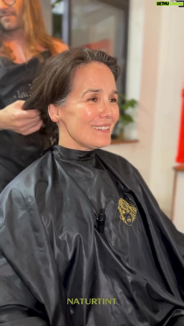 Marialejandra Martín - 2K Likes - Los cambios que valen la pena empiezan contigo✨💚.

Cuidarte no es solo un momento, es una decisión diaria: elegir lo natural y lo que te hace sentir bien contigo, ¡Gracias @soymariale por mostrarnos tu renovación de color! 🤩

🌿 Regálate Naturtint. Regálate ser tú.

#naturtintvenezuela #sinamoniaco #tintevegano #tinteparacabello