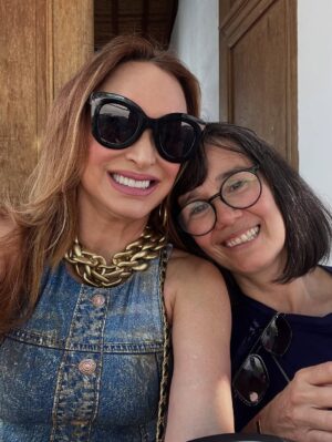 Marialejandra Martín Instagram - Me llamo Sharon.. la sabrosa! Y pa’ todo digo: #naguará porque por todo me sorprendo 🤣🤣
Hasta cuando se va la luzzzz…
Pronto les contaré más sobre este maravilloso proyecto que arranca en Fa… y con todo el guaguancò, el próximo año 2026!
¡No puedo adelantar más nada! Solo que es la Ópera prima de nuestra @soymariale #orgullo
Si señorrrrr!! #cambirpinton 🎬
Su primer largometraje (ya hizo su cortometraje y su documental correspondiente) y ahora será nuestra maravillosa directora en @zuasssefuelaluz
🎬
La película será rodada en Barquisimeto y Caracas y contará con un estupendo elenco de artistas venezolanos más un equipo de producción, dirección, arte y tecnología de PUROS venezolanos! 🇻🇪
¡Pronto les contamos más!
#naguata #camburpintos #pelicula #cinenacional