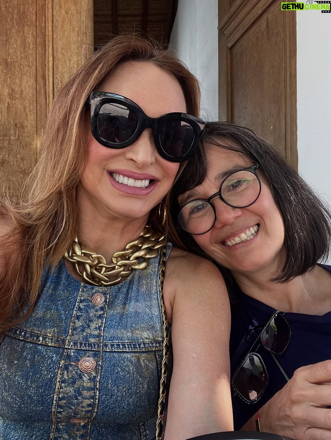 Marialejandra Martín - 1.9K Likes - Me llamo Sharon.. la sabrosa!  Y pa’ todo digo: #naguará porque por todo me sorprendo 🤣🤣
Hasta cuando se va la luzzzz…

Pronto les contaré más sobre este maravilloso proyecto que arranca en Fa… y con todo el guaguancò, el próximo año 2026!

¡No puedo adelantar más nada! Solo que es la Ópera prima de nuestra @soymariale #orgullo
Si señorrrrr!! #cambirpinton 🎬 
Su primer largometraje (ya hizo su cortometraje y su documental correspondiente) y ahora será nuestra maravillosa directora en @zuasssefuelaluz 
🎬 
La película será rodada en Barquisimeto y Caracas y contará con un estupendo elenco de artistas venezolanos más un equipo de producción, dirección, arte y tecnología de PUROS venezolanos! 🇻🇪 

¡Pronto les contamos más!

#naguata #camburpintos #pelicula #cinenacional