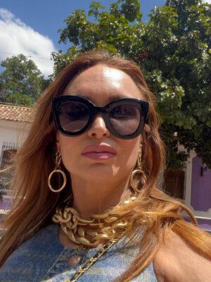 Marialejandra Martín Instagram - Me llamo Sharon.. la sabrosa! Y pa’ todo digo: #naguará porque por todo me sorprendo 🤣🤣
Hasta cuando se va la luzzzz…
Pronto les contaré más sobre este maravilloso proyecto que arranca en Fa… y con todo el guaguancò, el próximo año 2026!
¡No puedo adelantar más nada! Solo que es la Ópera prima de nuestra @soymariale #orgullo
Si señorrrrr!! #cambirpinton 🎬
Su primer largometraje (ya hizo su cortometraje y su documental correspondiente) y ahora será nuestra maravillosa directora en @zuasssefuelaluz
🎬
La película será rodada en Barquisimeto y Caracas y contará con un estupendo elenco de artistas venezolanos más un equipo de producción, dirección, arte y tecnología de PUROS venezolanos! 🇻🇪
¡Pronto les contamos más!
#naguata #camburpintos #pelicula #cinenacional