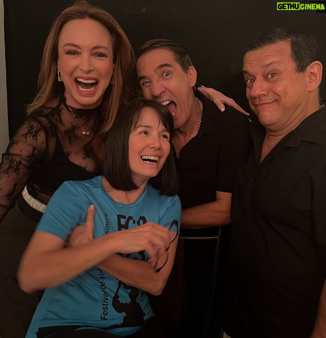 Marialejandra Martín - 8.5K Likes - Esta gente se juntó por culpa de @soymariale 😉😘😃

Se trata de la ópera prima de nuestra querida María Alejandra Martín. Ella es otra que se reinventa y no para de trabajar. Ahora es directora de cine y está a punto de arrancar el rodaje de su 1er largometraje: @zuasssefuelaluz 🤣🤣🤣

¡Que además con este elenco y con ese título esto promete!
Estén atentos porque pronto arrancamos en Fa con esta película que con solo ver estas fotos ya uno quiere saber por dónde va… aunque el título lo dice todo! 🤣🤣🤣🤣
¿ Cualquier parecido con la realidad? Es pura coincidencia? 

#zuassefuelaluz #pelicula #sonidocamaraaccion #cinevenezolano