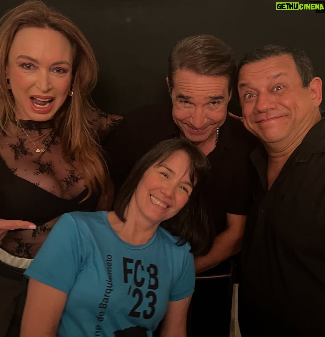 Marialejandra Martín - 8.5K Likes - Esta gente se juntó por culpa de @soymariale 😉😘😃

Se trata de la ópera prima de nuestra querida María Alejandra Martín. Ella es otra que se reinventa y no para de trabajar. Ahora es directora de cine y está a punto de arrancar el rodaje de su 1er largometraje: @zuasssefuelaluz 🤣🤣🤣

¡Que además con este elenco y con ese título esto promete!
Estén atentos porque pronto arrancamos en Fa con esta película que con solo ver estas fotos ya uno quiere saber por dónde va… aunque el título lo dice todo! 🤣🤣🤣🤣
¿ Cualquier parecido con la realidad? Es pura coincidencia? 

#zuassefuelaluz #pelicula #sonidocamaraaccion #cinevenezolano