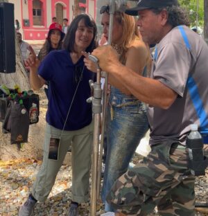 Marialejandra Martín Instagram - Esta gente se juntó por culpa de @soymariale 😉😘😃
Se trata de la ópera prima de nuestra querida María Alejandra Martín. Ella es otra que se reinventa y no para de trabajar. Ahora es directora de cine y está a punto de arrancar el rodaje de su 1er largometraje: @zuasssefuelaluz 🤣🤣🤣
¡Que además con este elenco y con ese título esto promete!
Estén atentos porque pronto arrancamos en Fa con esta película que con solo ver estas fotos ya uno quiere saber por dónde va… aunque el título lo dice todo! 🤣🤣🤣🤣
¿ Cualquier parecido con la realidad? Es pura coincidencia?
#zuassefuelaluz #pelicula #sonidocamaraaccion #cinevenezolano