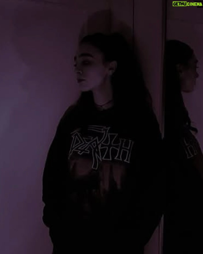 Matilda Morri - 29.9K Likes - Oggi stiamo postando tutti le foto del #2016 ma io sono sempre uguale 🏴‍☠️