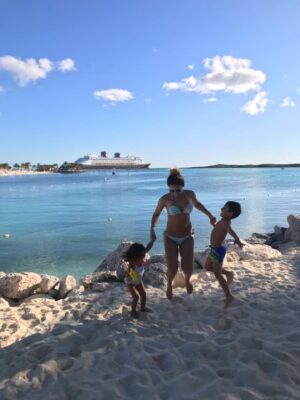 Maura Rivera Instagram - La foto más linda que me tomaron hoy, acompañada de  tantos lindos recuerdos… 🥹 Los amo con todo mi corazón amores de la mamá ❤️ #eltiempovuela