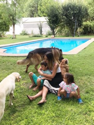Maura Rivera Instagram - La foto más linda que me tomaron hoy, acompañada de  tantos lindos recuerdos… 🥹 Los amo con todo mi corazón amores de la mamá ❤️ #eltiempovuela