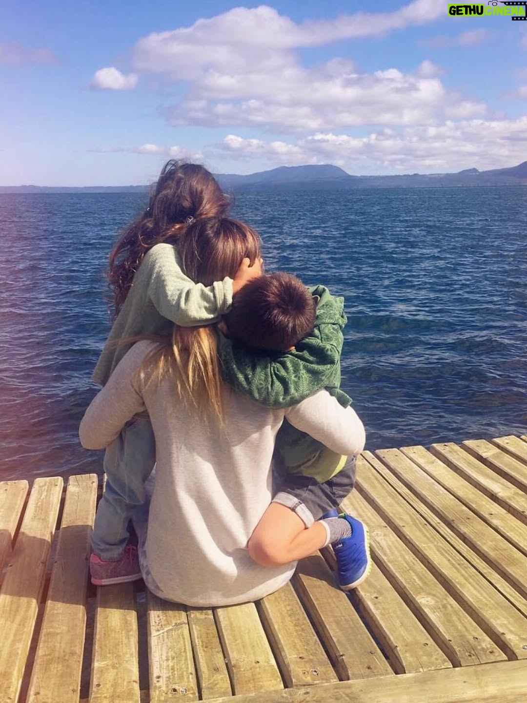 Maura Rivera - 31.1K Likes - La foto más linda que me tomaron hoy, acompañada de  tantos lindos recuerdos… 🥹 Los amo con todo mi corazón amores de la mamá ❤️ #eltiempovuela
