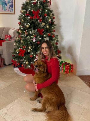 Maura Rivera Instagram - Nada más lindo que compartir con la familia esta fecha tan especial y mágica. Que la Navidad sea momento de agradecer ,bendecir e iluminar cada hogar. 
Feliz Navidad para todos🎄❤️ ✨