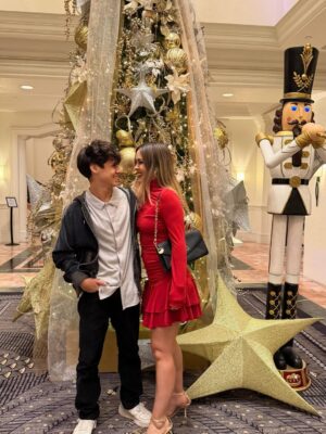 Maura Rivera Instagram - Nada más lindo que compartir con la familia esta fecha tan especial y mágica. Que la Navidad sea momento de agradecer ,bendecir e iluminar cada hogar. 
Feliz Navidad para todos🎄❤️ ✨