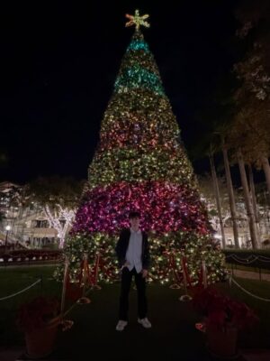 Maura Rivera Instagram - Nada más lindo que compartir con la familia esta fecha tan especial y mágica. Que la Navidad sea momento de agradecer ,bendecir e iluminar cada hogar. 
Feliz Navidad para todos🎄❤️ ✨