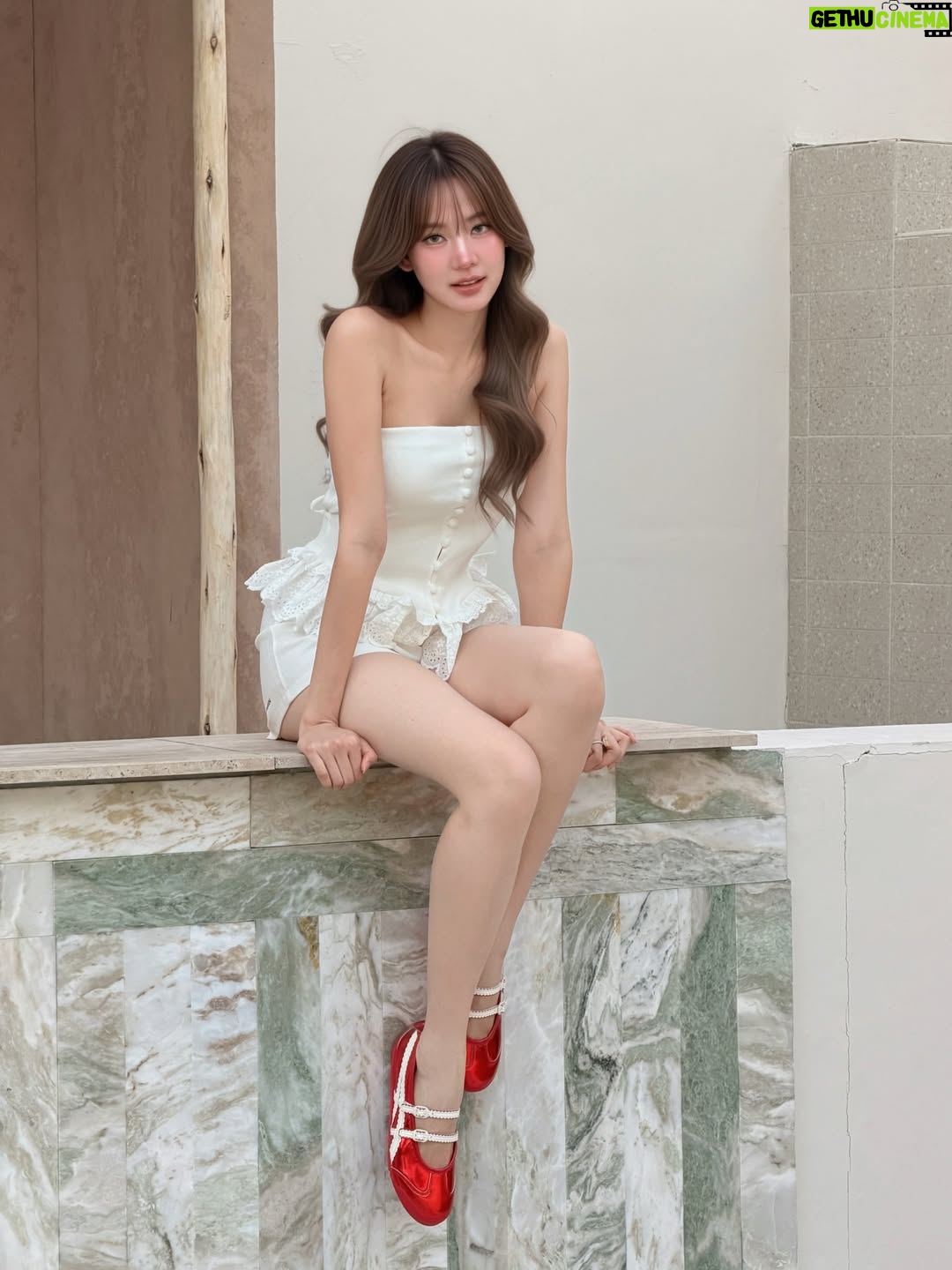 Maylada Susri - 525.8K Likes - When in doubt, wear red
#OnitsukaTiger

@onitsukatigerth
@onitsukatigerofficial