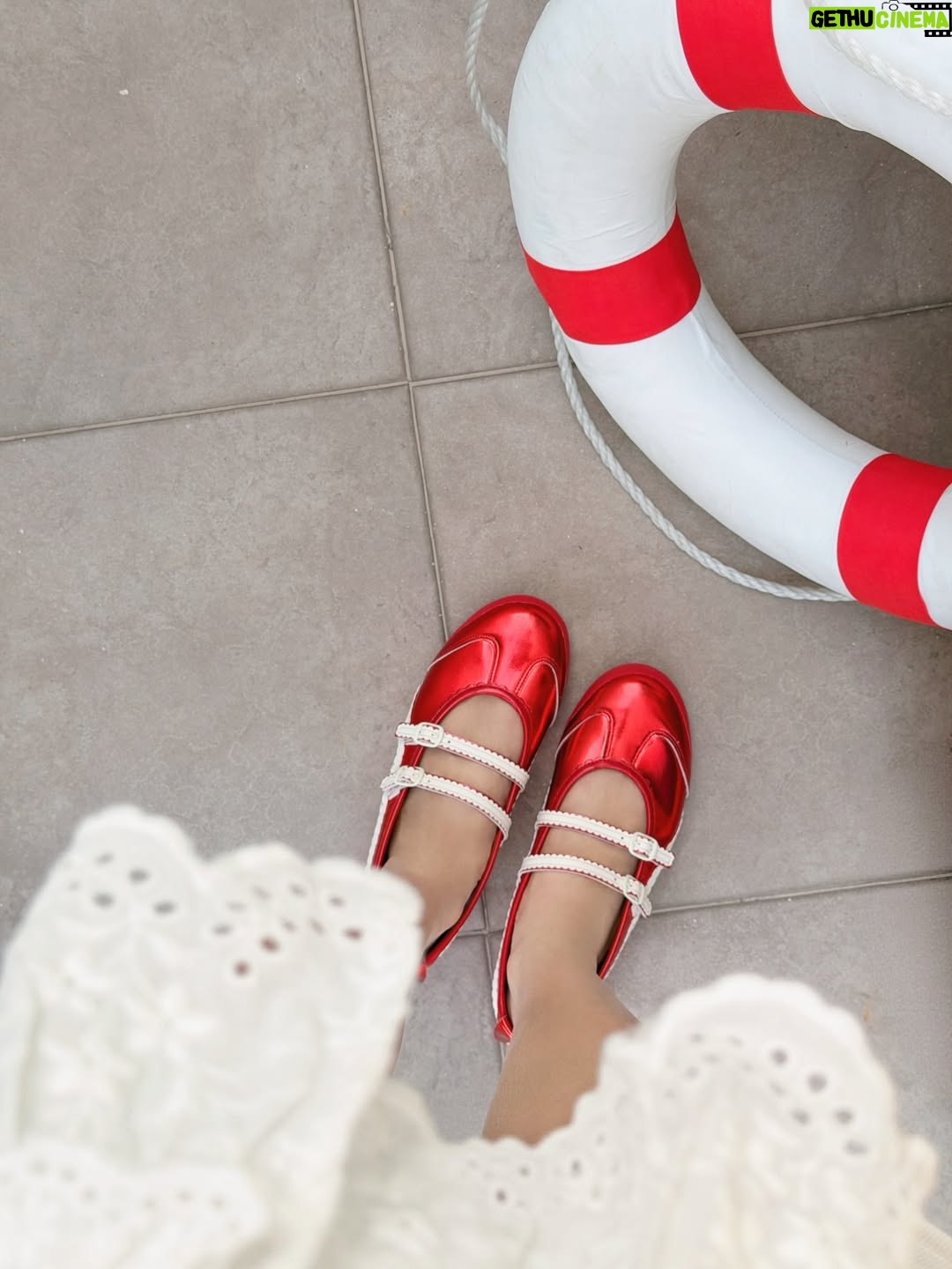 Maylada Susri - 525.8K Likes - When in doubt, wear red
#OnitsukaTiger

@onitsukatigerth
@onitsukatigerofficial