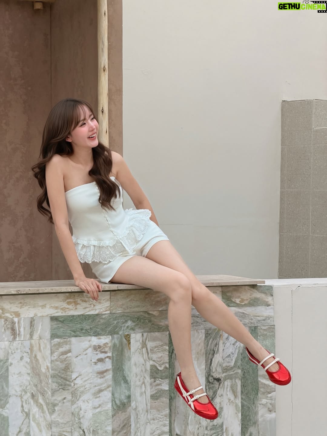 Maylada Susri - 525.8K Likes - When in doubt, wear red
#OnitsukaTiger

@onitsukatigerth
@onitsukatigerofficial