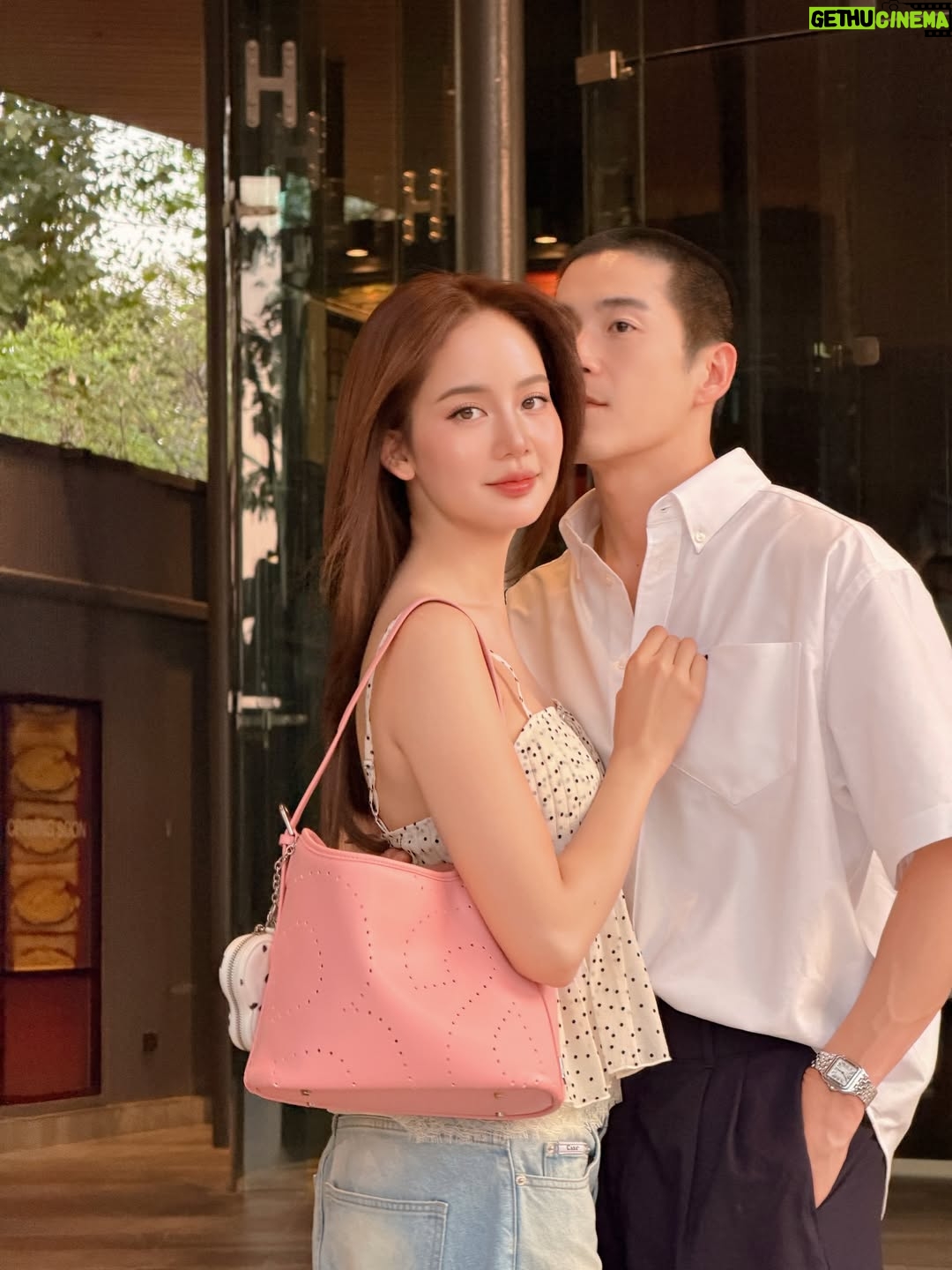 Maylada Susri - 494.8K Likes - สุดสัปดาห์ก็อยากพัก สุดที่รักก็อยากเจออออ 😛💘 

#RallyLoopBagValentinesLimited
#RallyLoopBag
#RallyMovement