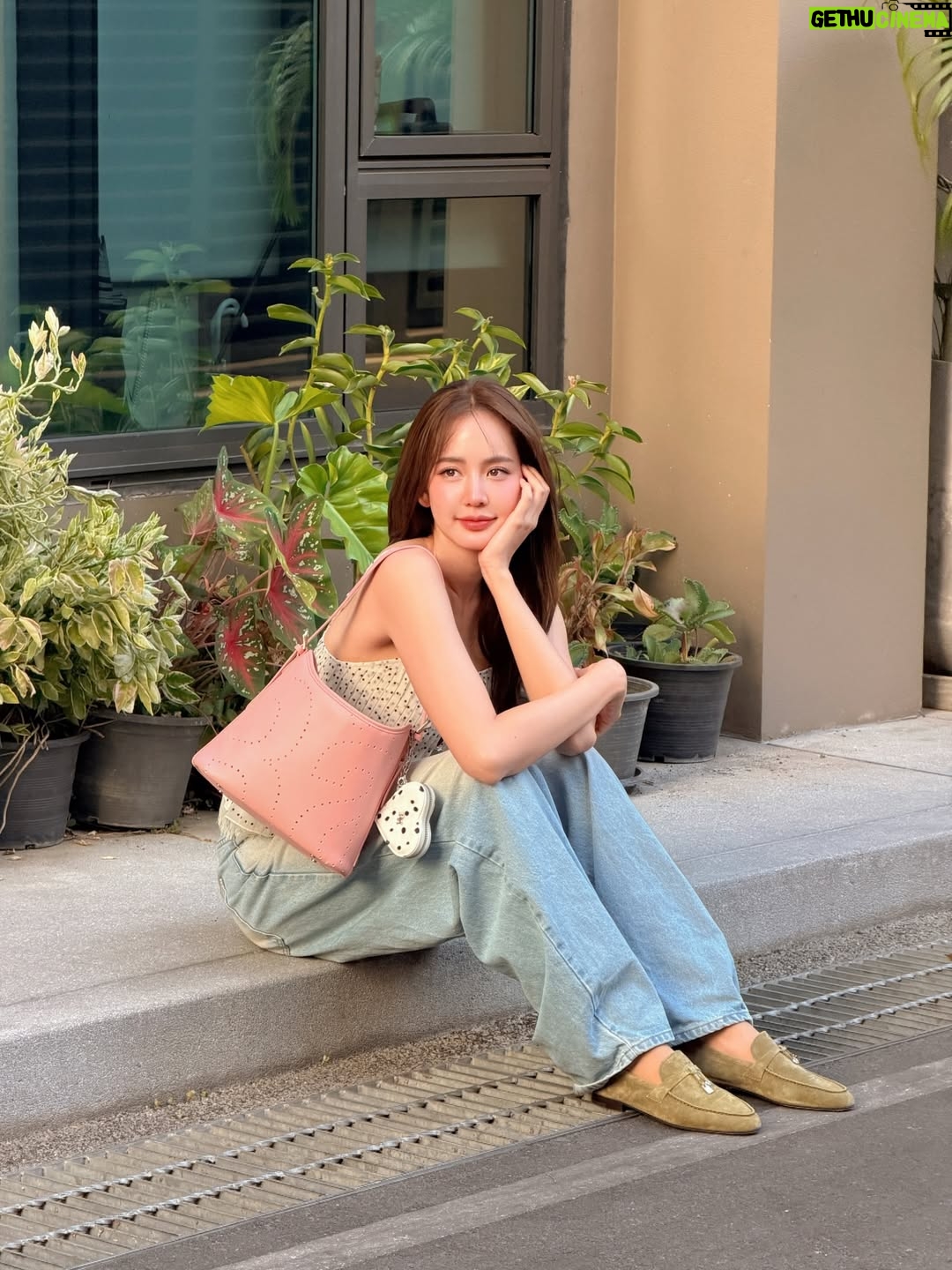 Maylada Susri - 494.8K Likes - สุดสัปดาห์ก็อยากพัก สุดที่รักก็อยากเจออออ 😛💘 

#RallyLoopBagValentinesLimited
#RallyLoopBag
#RallyMovement