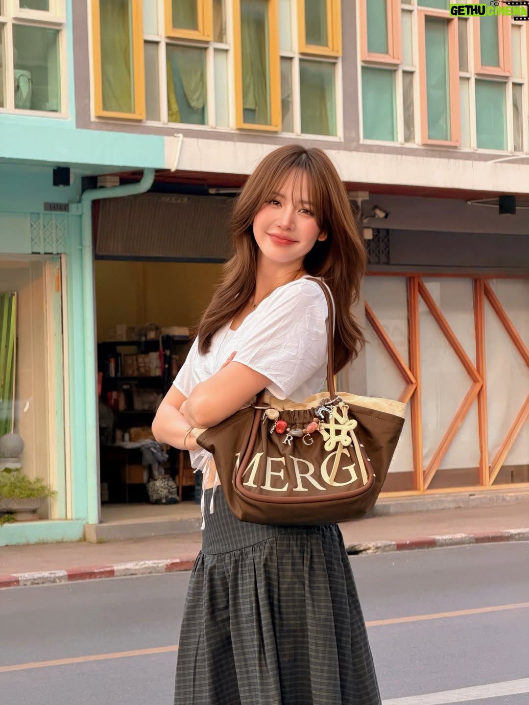 Maylada Susri - 416.7K Likes - ถ้าโลกใจดีกับเราขนาดนี้ จะยิ้มไม่ไหวเลยนะ 🩷

#Mergeofficial
#Mergefriends
#MergeADayBagMediumShort