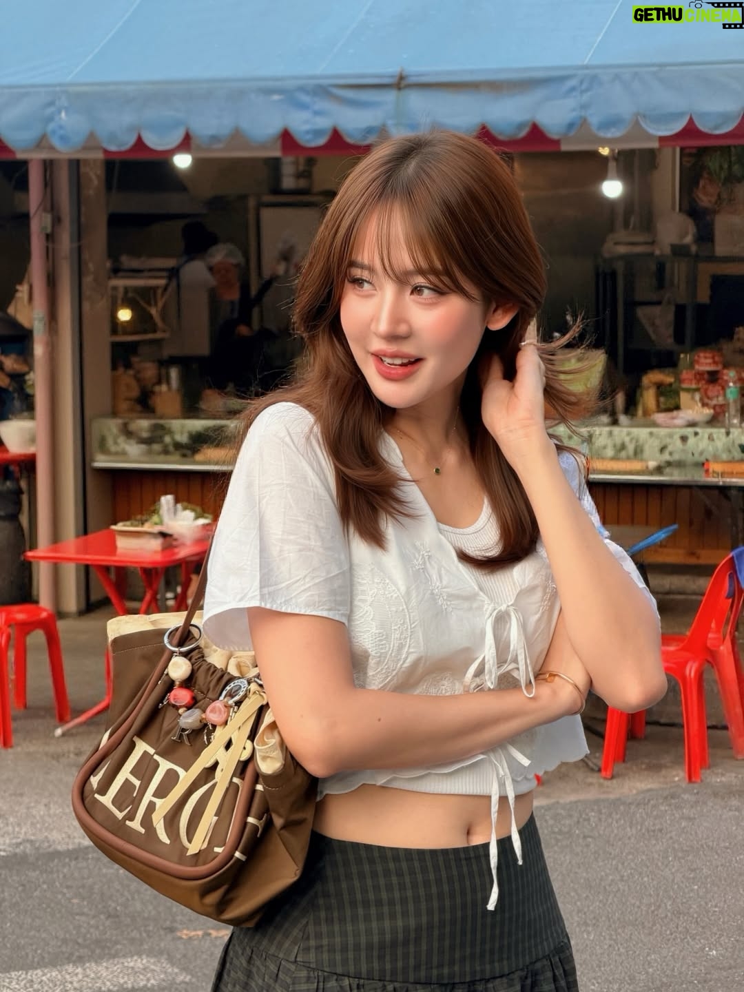 Maylada Susri - 416.7K Likes - ถ้าโลกใจดีกับเราขนาดนี้ จะยิ้มไม่ไหวเลยนะ 🩷

#Mergeofficial
#Mergefriends
#MergeADayBagMediumShort