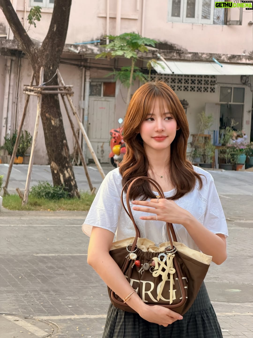 Maylada Susri - 416.7K Likes - ถ้าโลกใจดีกับเราขนาดนี้ จะยิ้มไม่ไหวเลยนะ 🩷

#Mergeofficial
#Mergefriends
#MergeADayBagMediumShort