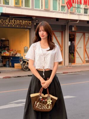 Maylada Susri Instagram - ถ้าโลกใจดีกับเราขนาดนี้ จะยิ้มไม่ไหวเลยนะ 🩷

#Mergeofficial
#Mergefriends
#MergeADayBagMediumShort