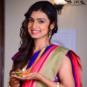 Mayuri Deshmukh Instagram - Since it’s trending.. 2016 was a very important year in my life.. Here it goes —
1st and 2nd pic :- Photoshoot for my first ever commercial play “Pleasant Surprise “ directed by Pratap Phad and produced by @bhatsandesh.15 
3rd to 11th pic: - Where it all began. Khulta Kali Khulena… a show that gave me a lot and still keeps giving ❤️❤️❤️❤️❤️12th Pic: thin girl photo shoot 🙈
13th Pic: random mirrorfie with my Bae’s❤️❤️
14th pic: some Diwali shoot for KKK
15th pic : 3 of US with 3 of Ours
16th pic: random selfie by the river
17th pic till last: Ekankika June July.. Again a beautiful one act play that won hearts ♥️