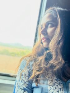 Actress Meenakshi Dixit HD Photos and Wallpapers January 2026