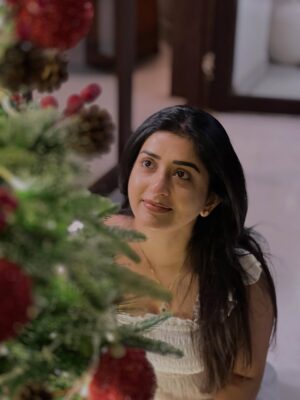 Meera Jasmine Instagram - Christmas has a quiet way of reminding us that hope doesn’t disappear… it waits in small moments… in unexpected kindness… in finding warmth even on the coldest of nights…Here I am…choosing light… choosing hope… choosing to believe again 🤍✨

#Christmas #OnwardsAndUpwards 

[ Christmas, NewBeginnings, Magic, Miracles ]