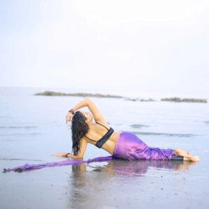 Meera Joshi Instagram - ....
Saree: @lavanyasari_by_vinita
...
Shot by: @weddingsbyneil 
...
#saree #sari #sareelove #sea #meerajoshi