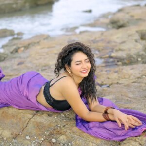 Meera Joshi Instagram - ....
Saree: @lavanyasari_by_vinita
...
Shot by: @weddingsbyneil 
...
#saree #sari #sareelove #sea #meerajoshi