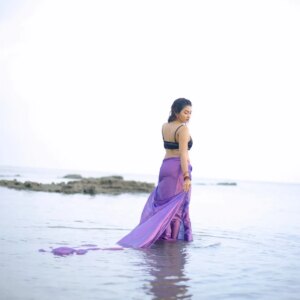 Meera Joshi Instagram - ....
Saree: @lavanyasari_by_vinita
...
Shot by: @weddingsbyneil 
...
#saree #sari #sareelove #sea #meerajoshi