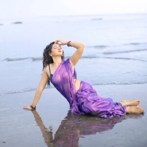 Meera Joshi Instagram - ....
Saree: @lavanyasari_by_vinita
...
Shot by: @weddingsbyneil 
...
#saree #sari #sareelove #sea #meerajoshi
