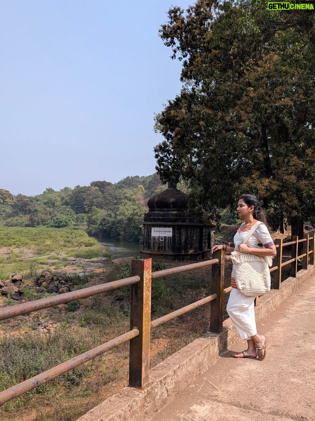 Meera Joshi - 3.8K Likes - Sanghmeshwar....
...
#sangmeshwar #kokan #meerajoshi #sangam #shivmandir