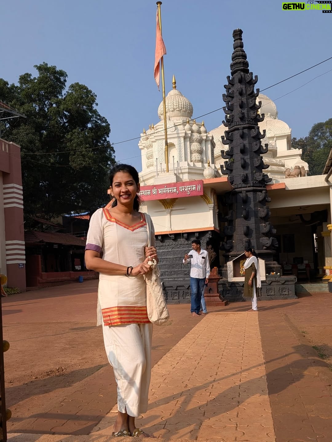 Meera Joshi - 3.8K Likes - Sanghmeshwar....
...
#sangmeshwar #kokan #meerajoshi #sangam #shivmandir