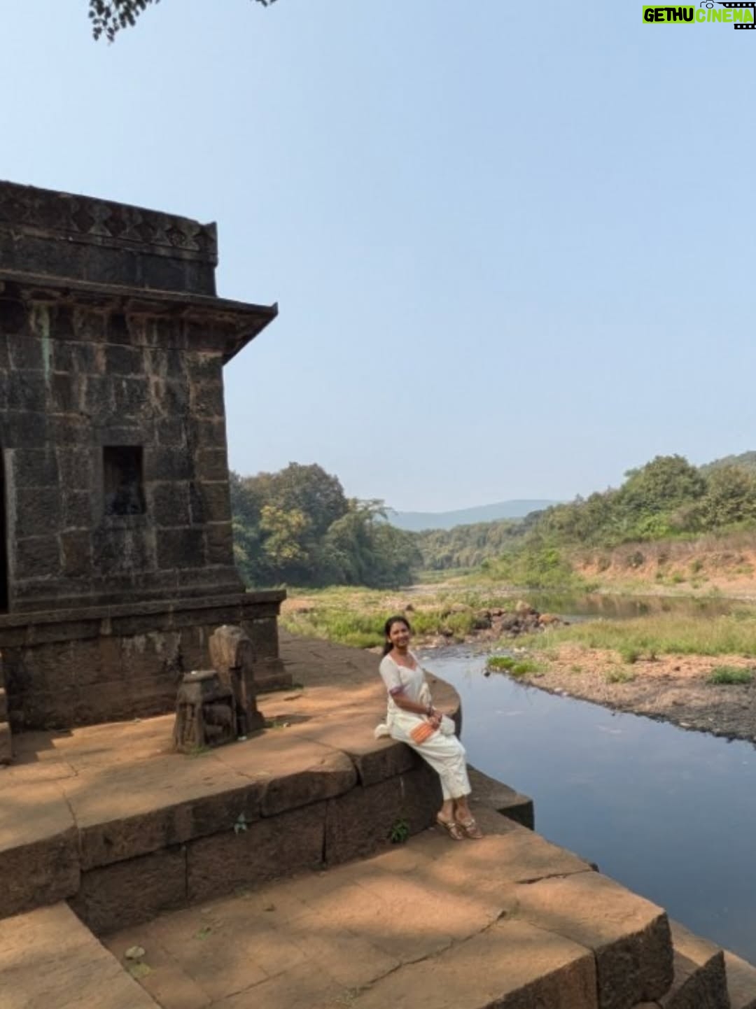 Meera Joshi - 3.8K Likes - Sanghmeshwar....
...
#sangmeshwar #kokan #meerajoshi #sangam #shivmandir