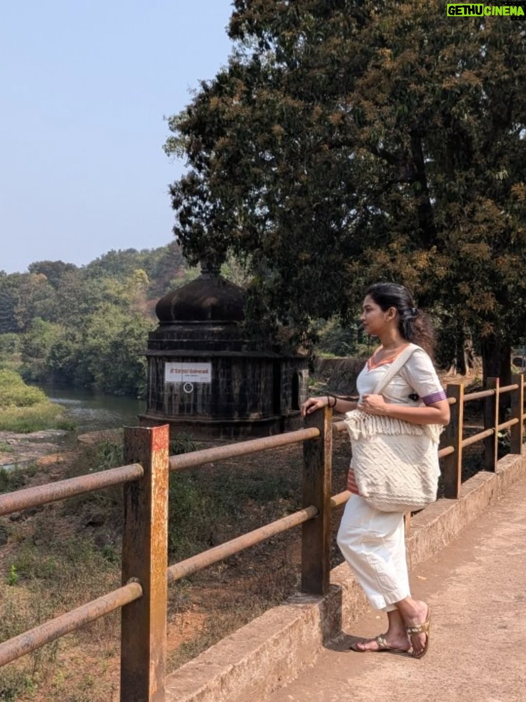 Meera Joshi - 3.8K Likes - Sanghmeshwar....
...
#sangmeshwar #kokan #meerajoshi #sangam #shivmandir
