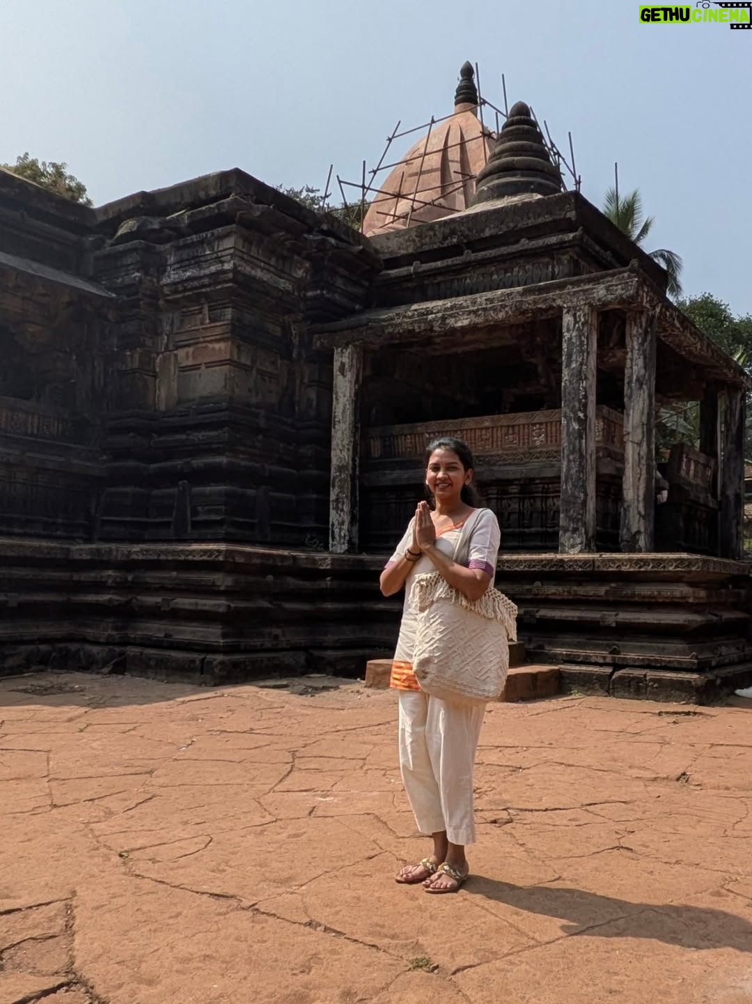 Meera Joshi - 3.8K Likes - Sanghmeshwar....
...
#sangmeshwar #kokan #meerajoshi #sangam #shivmandir